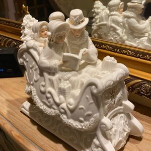 Vintage 1980 S large Christmas gold trim star wreath carolers sleigh